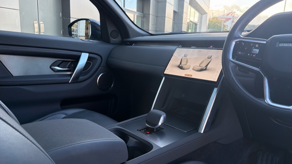 Land Rover Discovery Sport 2.0 D200 Dynamic SE 5dr Auto [5 Seat] Diesel Station Wagon - Image 32