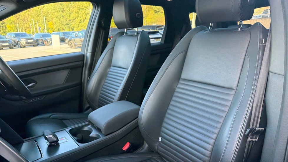 Land Rover Discovery Sport 2.0 D200 Dynamic SE 5dr Auto [5 Seat] Diesel Station Wagon - Image 39