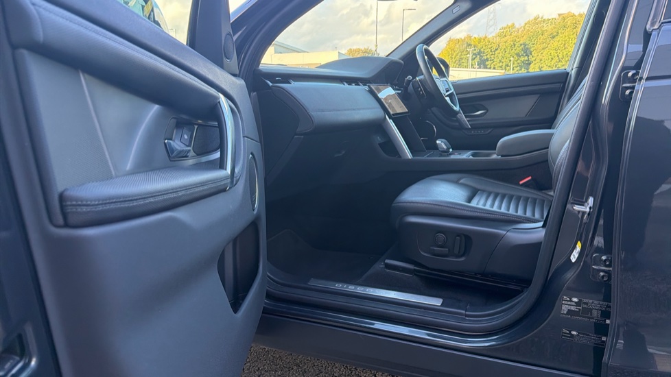 Land Rover Discovery Sport 2.0 D200 Dynamic SE 5dr Auto [5 Seat] Diesel Station Wagon - Image 42