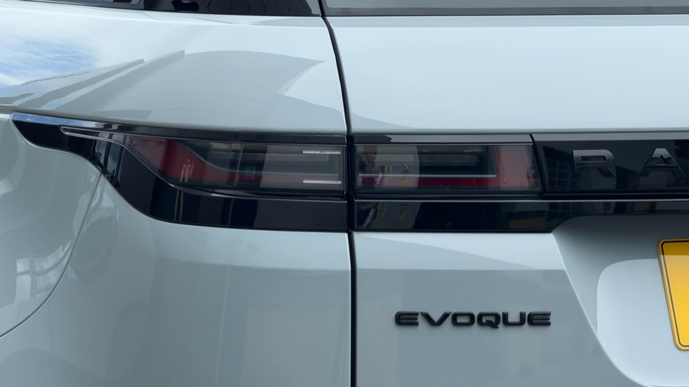 Land Rover Range Rover Evoque 2.0 D200 Dynamic SE 5dr Auto Diesel Hatchback - Image 19