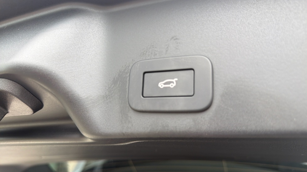 Land Rover Range Rover Evoque 2.0 D200 Dynamic SE 5dr Auto Diesel Hatchback - Image 38