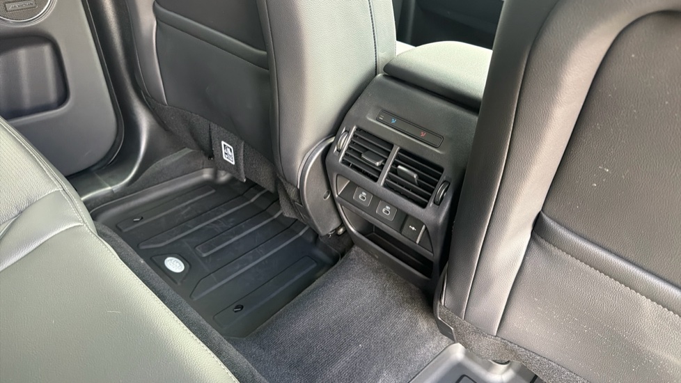 Land Rover Discovery Sport 1.5 P270e Landmark 5dr Auto [5 Seat] Station Wagon - Image 18