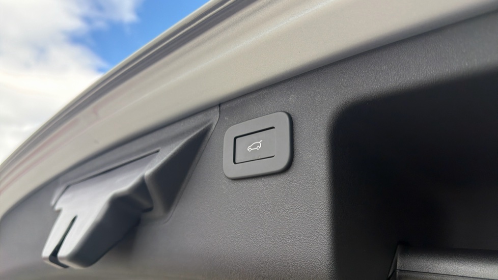 Land Rover Discovery Sport 1.5 P270e Landmark 5dr Auto [5 Seat] Station Wagon - Image 20