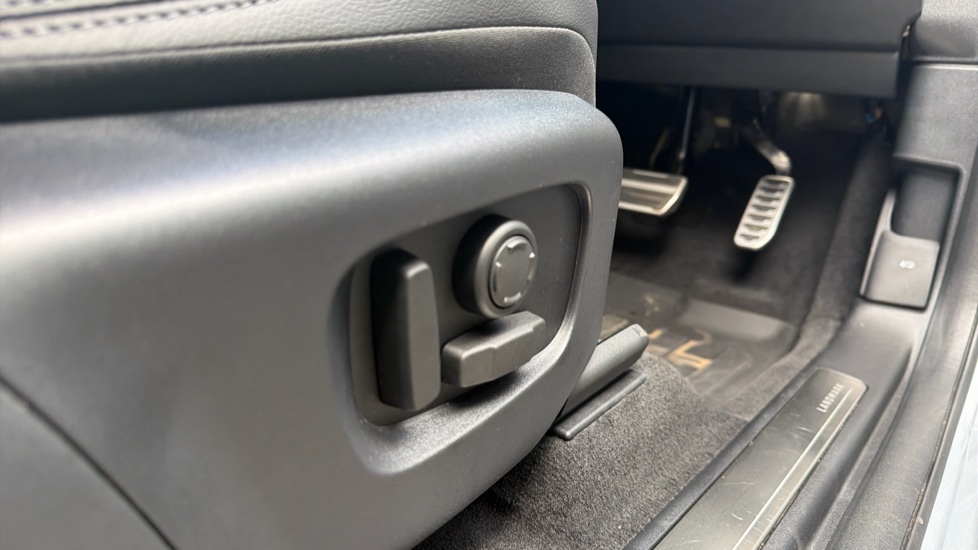 Land Rover Discovery Sport 1.5 P270e Landmark 5dr Auto [5 Seat] Station Wagon - Image 25