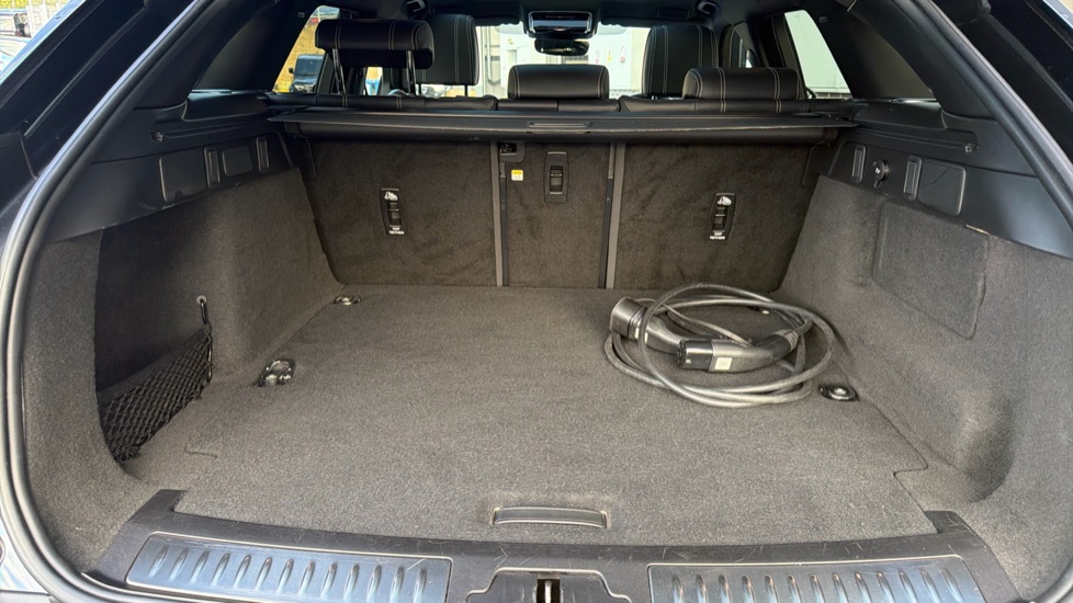 Land Rover Range Rover Velar 2.0 P400e R-Dynamic HSE 5dr Auto Estate - Image 10