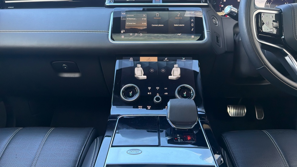 Land Rover Range Rover Velar 2.0 P400e R-Dynamic HSE 5dr Auto Estate - Image 14