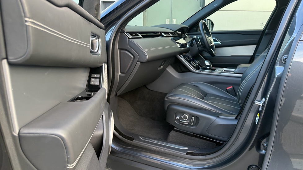 Land Rover Range Rover Velar 2.0 P400e R-Dynamic HSE 5dr Auto Estate - Image 40
