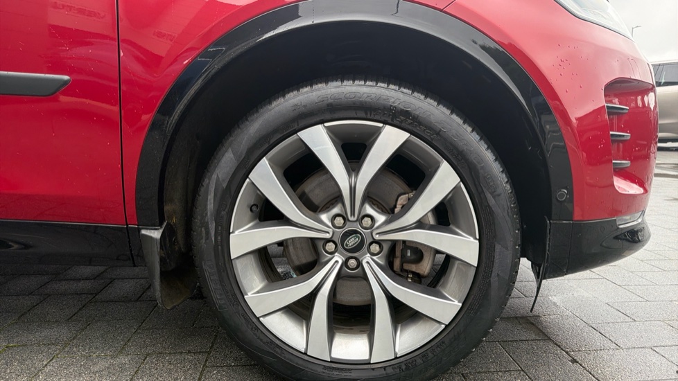 Land Rover Discovery Sport 2.0 D200 Dynamic HSE 5dr Auto [5 Seat] Diesel Station Wagon - Image 8