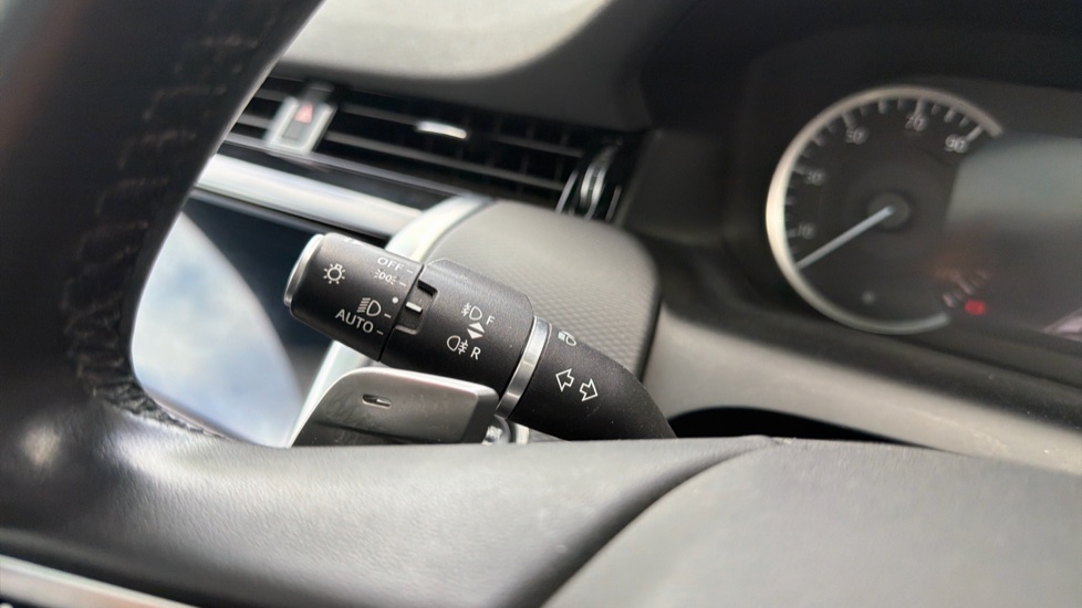 Land Rover Discovery Sport 1.5 P300e Urban Edition 5dr Auto [5 Seat] Station Wagon - Image 34
