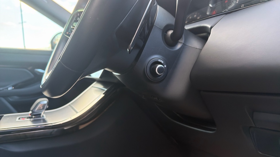 Land Rover Range Rover Evoque 2.0 D200 Dynamic HSE 5dr Auto Diesel Hatchback - Image 22
