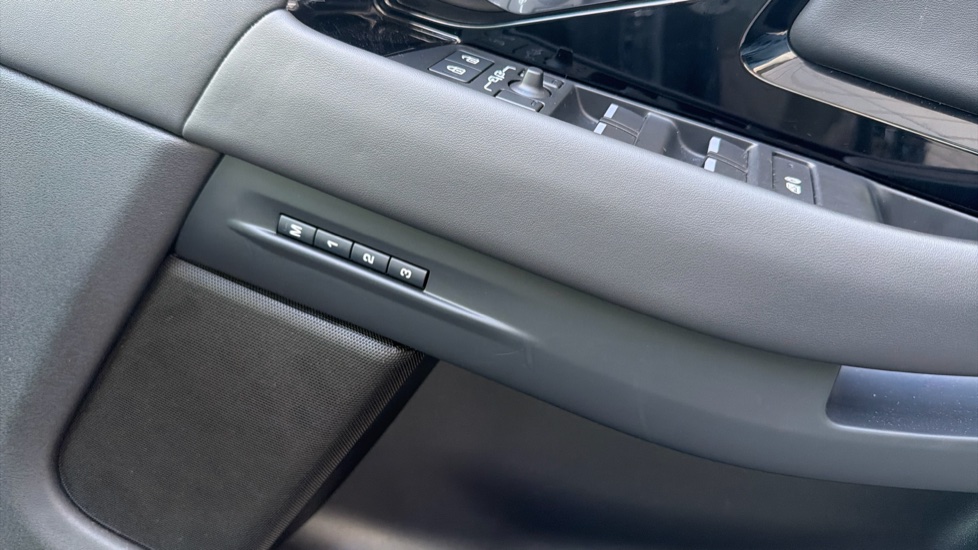 Land Rover Range Rover Evoque 2.0 D200 Dynamic HSE 5dr Auto Diesel Hatchback - Image 23