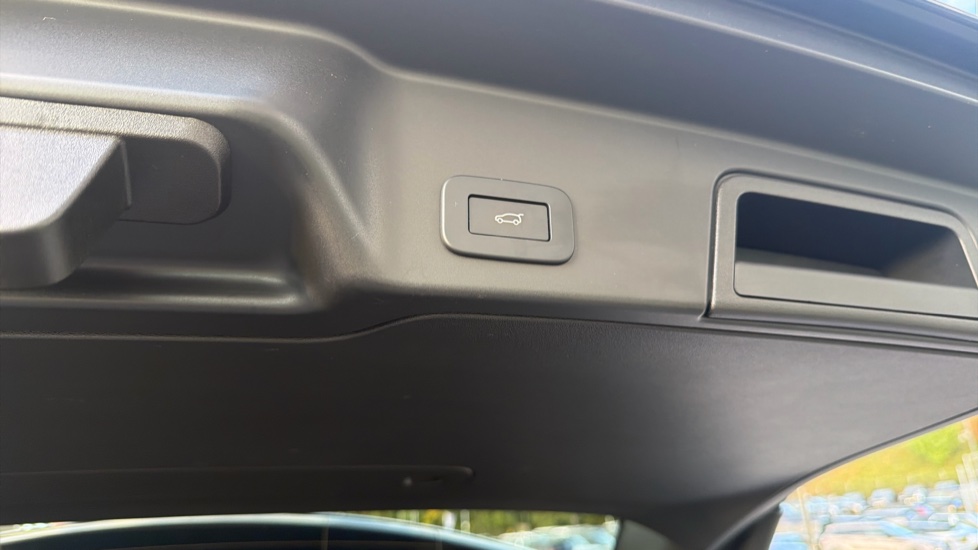 Land Rover Range Rover Evoque 2.0 D200 Dynamic HSE 5dr Auto Diesel Hatchback - Image 31
