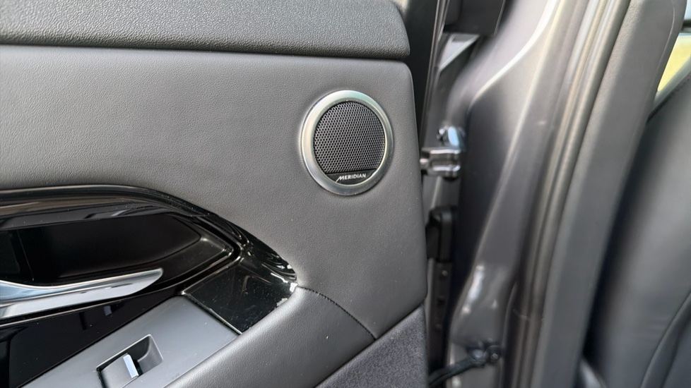 Land Rover Range Rover Evoque 2.0 D200 Dynamic HSE 5dr Auto Diesel Hatchback - Image 33
