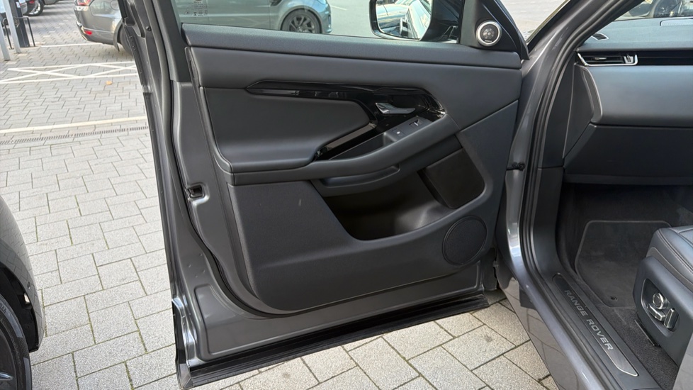 Land Rover Range Rover Evoque 2.0 D200 Dynamic HSE 5dr Auto Diesel Hatchback - Image 34