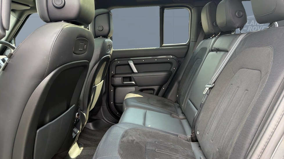 Land Rover Defender 5.0 P525 V8 Carpathian Edition 110 5dr Auto Petrol Estate - Image 4