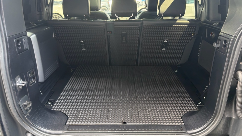 Land Rover Defender 5.0 P525 V8 Carpathian Edition 110 5dr Auto Petrol Estate - Image 10