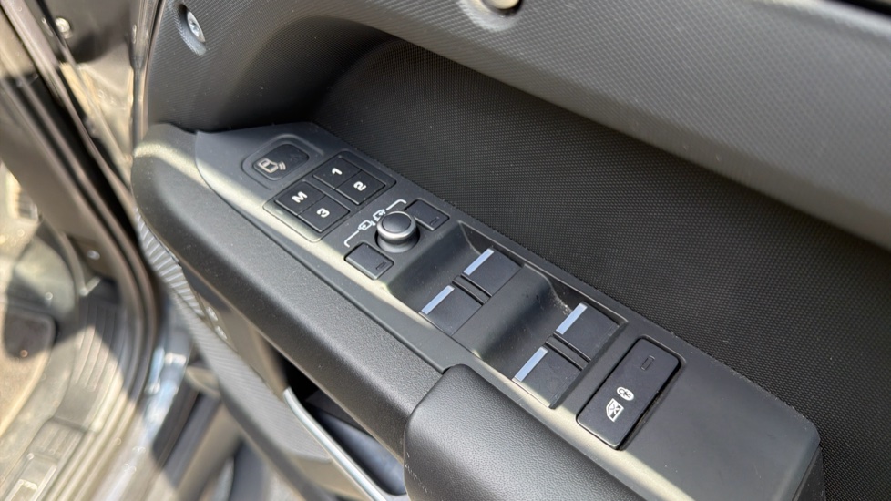 Land Rover Defender 5.0 P525 V8 Carpathian Edition 110 5dr Auto Petrol Estate - Image 32