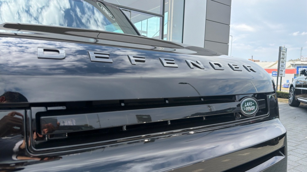 Land Rover Defender 5.0 P525 V8 Carpathian Edition 110 5dr Auto Petrol Estate - Image 41