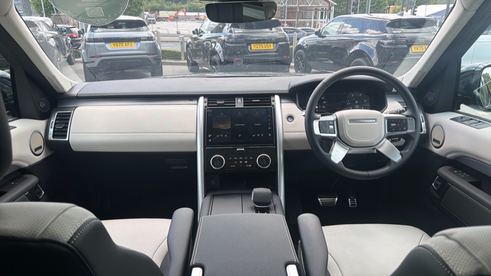 Land Rover Discovery 3.0 D350 Dynamic HSE 5dr Auto Diesel Station Wagon - Image 9