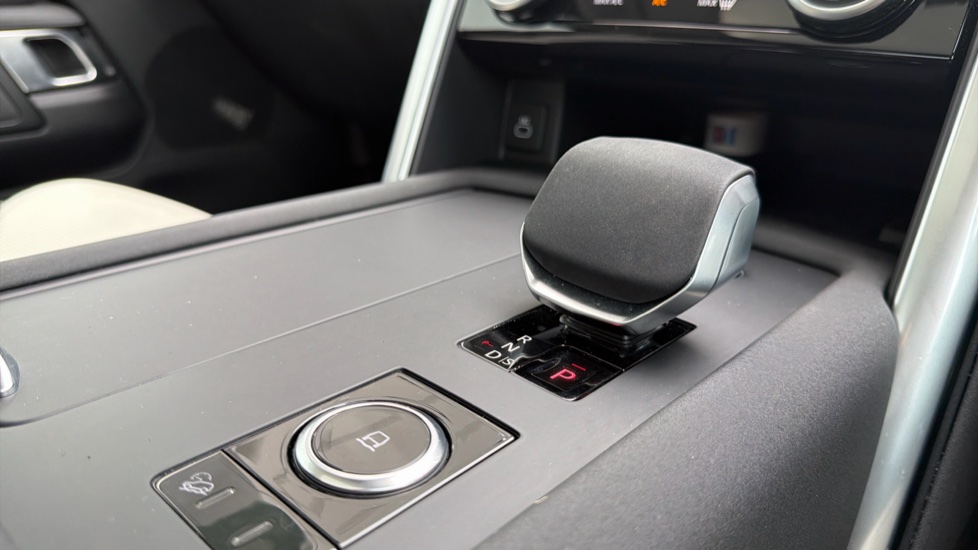 Land Rover Discovery 3.0 D350 Dynamic HSE 5dr Auto Diesel Station Wagon - Image 13
