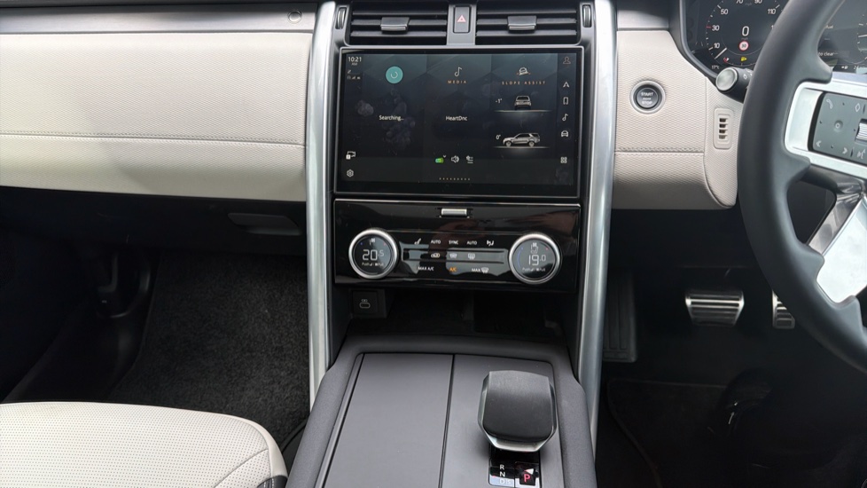 Land Rover Discovery 3.0 D350 Dynamic HSE 5dr Auto Diesel Station Wagon - Image 14
