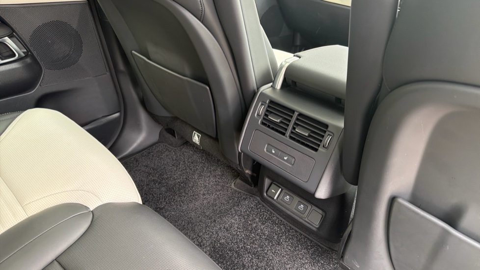 Land Rover Discovery 3.0 D350 Dynamic HSE 5dr Auto Diesel Station Wagon - Image 18