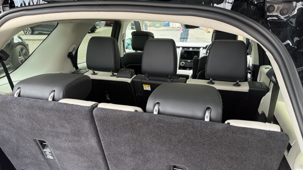 Land Rover Discovery 3.0 D350 Dynamic HSE 5dr Auto Diesel Station Wagon - Image 22