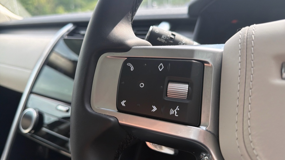 Land Rover Discovery 3.0 D350 Dynamic HSE 5dr Auto Diesel Station Wagon - Image 27