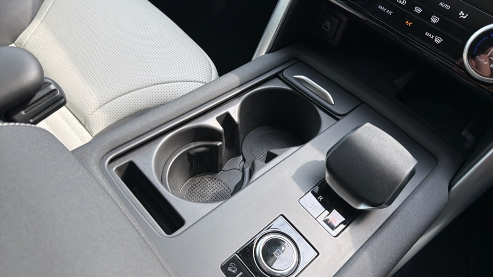 Land Rover Discovery 3.0 D350 Dynamic HSE 5dr Auto Diesel Station Wagon - Image 33