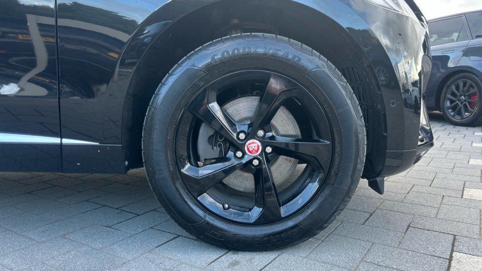 Jaguar F-Pace 2.0 D200 R-Dynamic S 5dr Auto AWD Diesel Estate - Image 8
