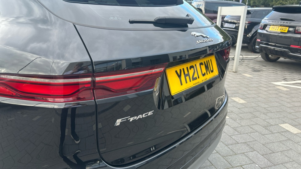 Jaguar F-Pace 2.0 D200 R-Dynamic S 5dr Auto AWD Diesel Estate - Image 24