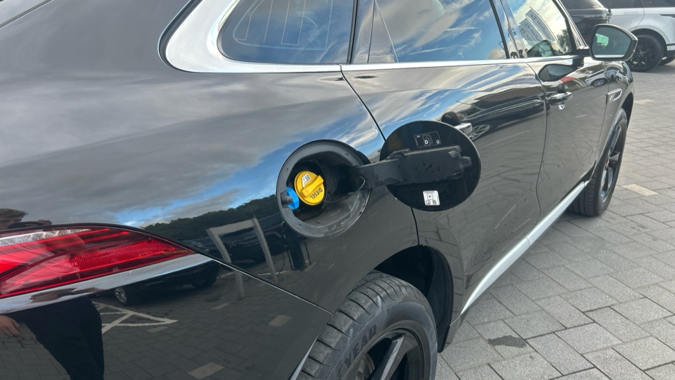 Jaguar F-Pace 2.0 D200 R-Dynamic S 5dr Auto AWD Diesel Estate - Image 25