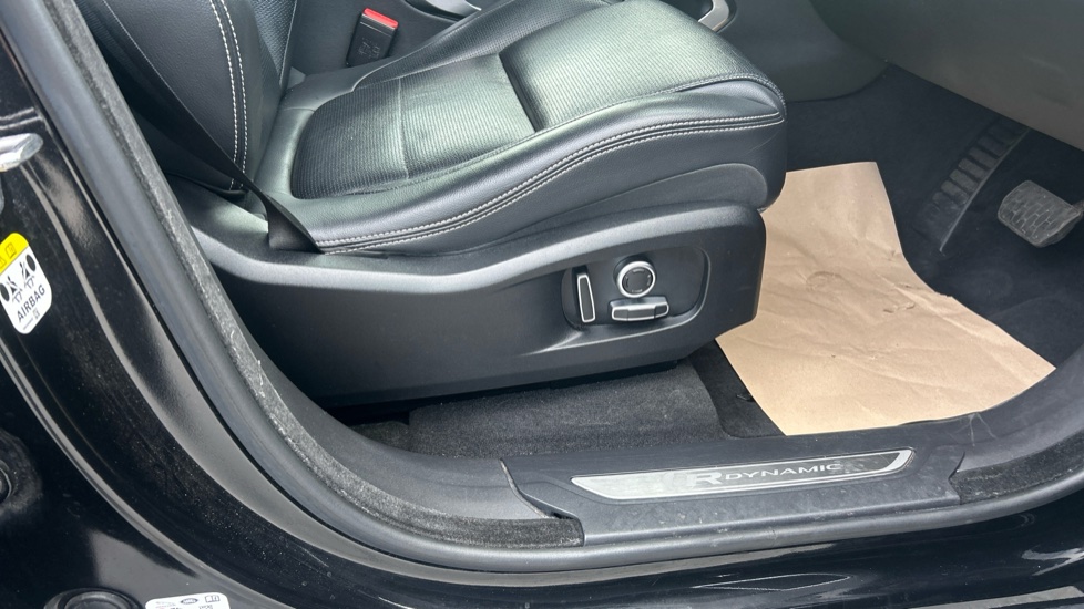 Jaguar F-Pace 2.0 D200 R-Dynamic S 5dr Auto AWD Diesel Estate - Image 27