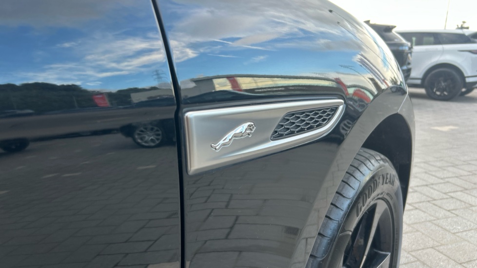 Jaguar F-Pace 2.0 D200 R-Dynamic S 5dr Auto AWD Diesel Estate - Image 35