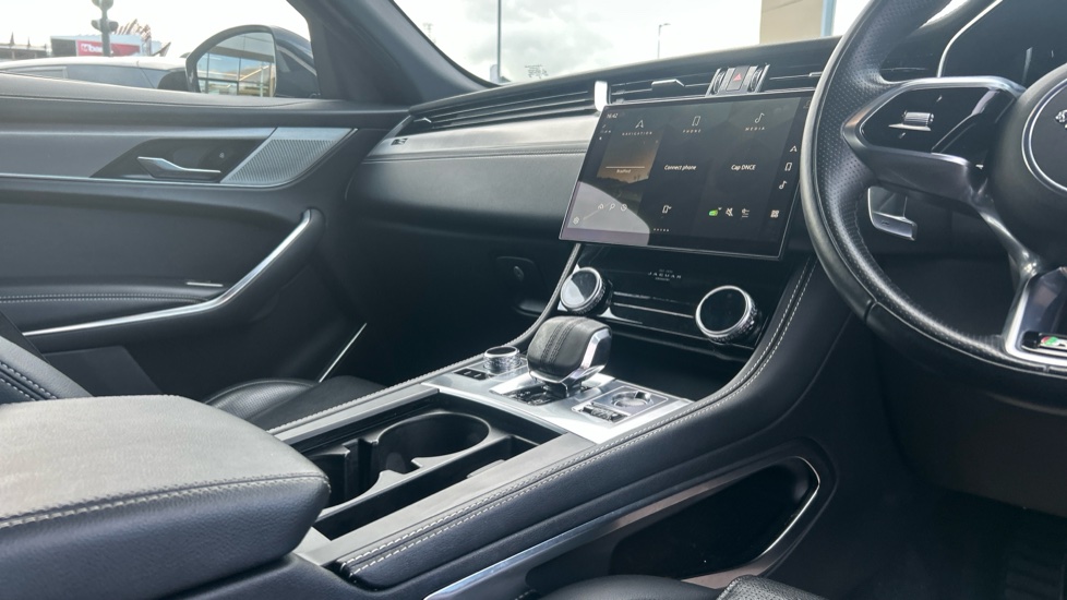 Jaguar F-Pace 2.0 D200 R-Dynamic S 5dr Auto AWD Diesel Estate - Image 40