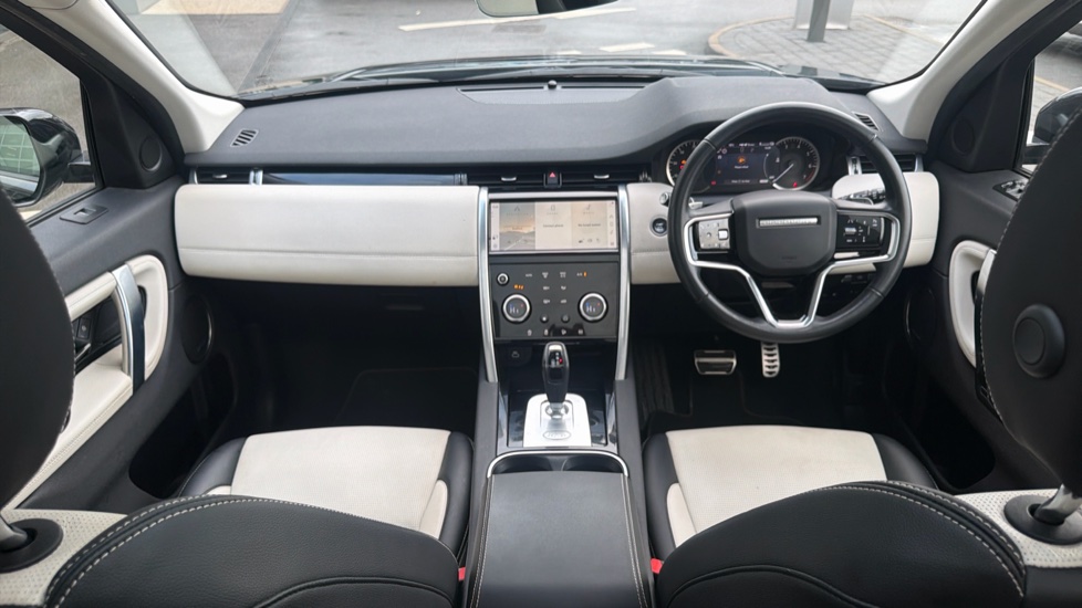 Land Rover Discovery Sport 1.5 P300e R-Dynamic SE 5dr Auto [5 Seat] Station Wagon - Image 9