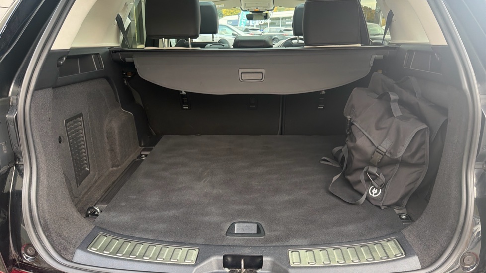 Land Rover Discovery Sport 1.5 P300e R-Dynamic SE 5dr Auto [5 Seat] Station Wagon - Image 10
