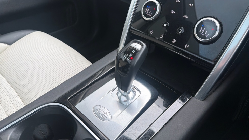 Land Rover Discovery Sport 1.5 P300e R-Dynamic SE 5dr Auto [5 Seat] Station Wagon - Image 13