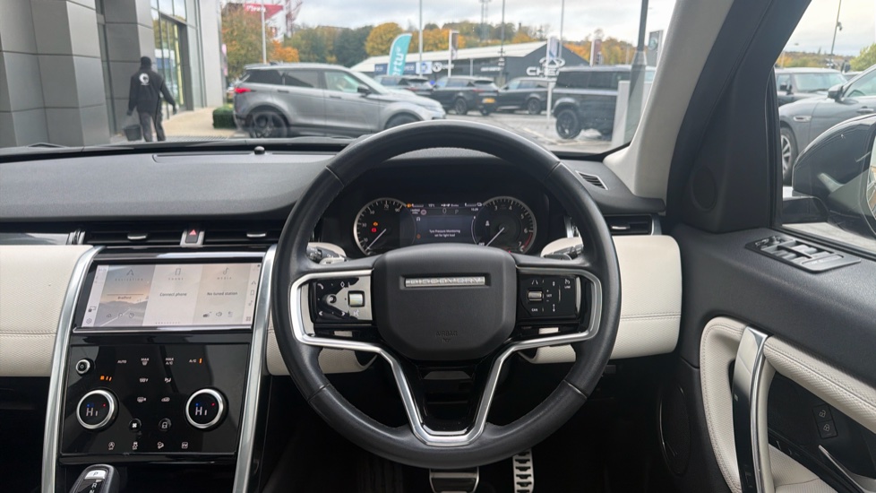 Land Rover Discovery Sport 1.5 P300e R-Dynamic SE 5dr Auto [5 Seat] Station Wagon - Image 15