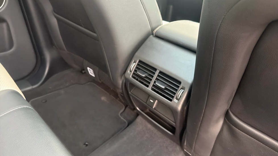 Land Rover Discovery Sport 1.5 P300e R-Dynamic SE 5dr Auto [5 Seat] Station Wagon - Image 18
