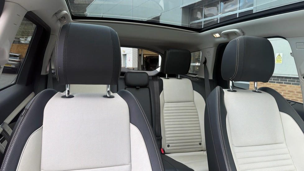 Land Rover Discovery Sport 1.5 P300e R-Dynamic SE 5dr Auto [5 Seat] Station Wagon - Image 24