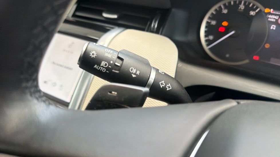 Land Rover Discovery Sport 1.5 P300e R-Dynamic SE 5dr Auto [5 Seat] Station Wagon - Image 30
