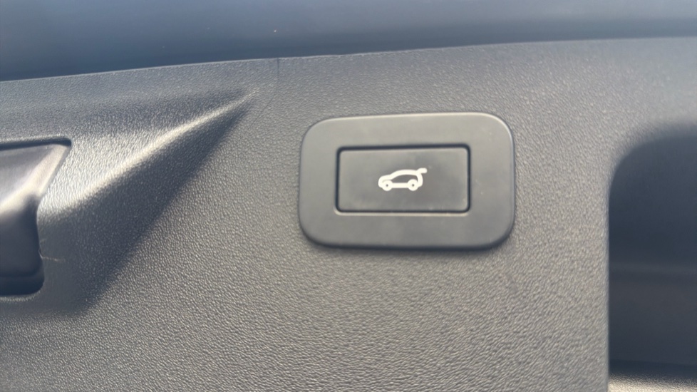 Land Rover Discovery Sport 1.5 P300e R-Dynamic SE 5dr Auto [5 Seat] Station Wagon - Image 34