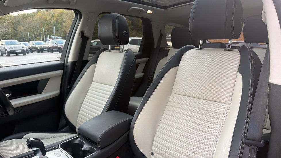 Land Rover Discovery Sport 1.5 P300e R-Dynamic SE 5dr Auto [5 Seat] Station Wagon - Image 36