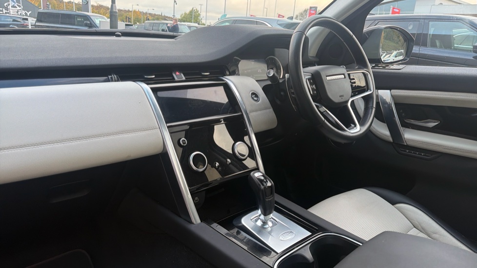 Land Rover Discovery Sport 1.5 P300e R-Dynamic SE 5dr Auto [5 Seat] Station Wagon - Image 37