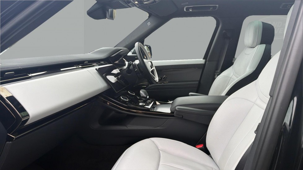 Land Rover Range Rover Sport 3.0 D300 Dynamic SE 5dr Auto Diesel Estate - Image 3