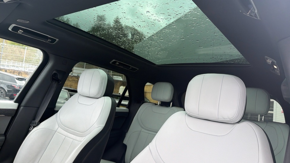 Land Rover Range Rover Sport 3.0 D300 Dynamic SE 5dr Auto Diesel Estate - Image 36