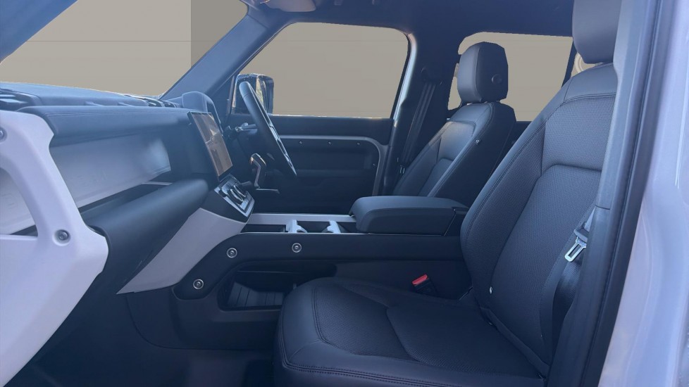 Land Rover Defender 3.0 D250 X-Dynamic SE 110 5dr Auto Diesel Estate - Image 3