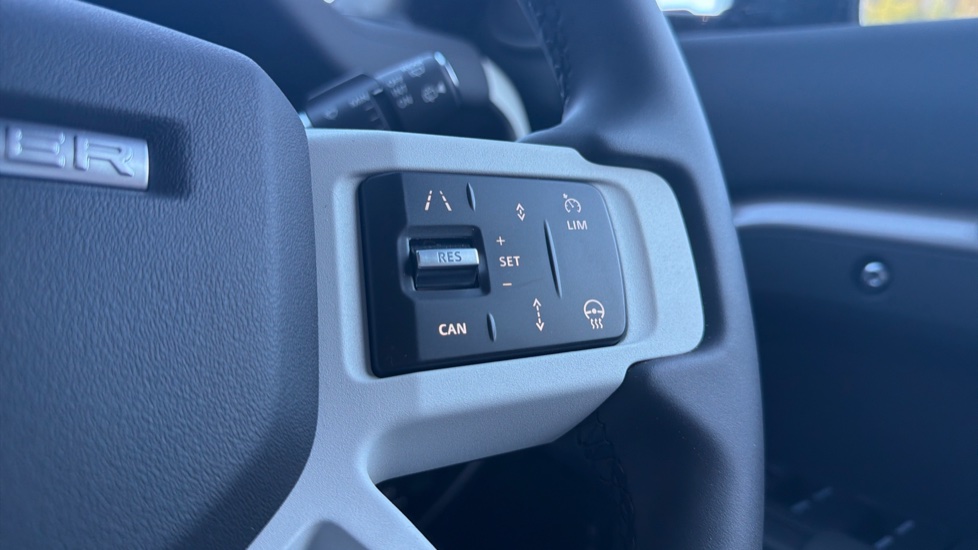 Land Rover Defender 3.0 D250 X-Dynamic SE 110 5dr Auto Diesel Estate - Image 28