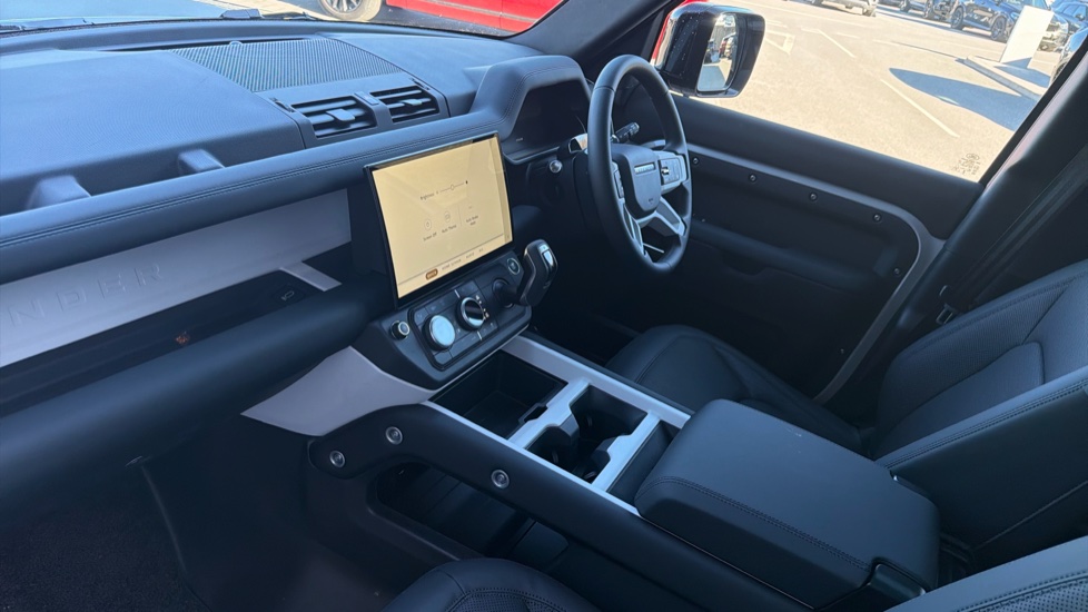 Land Rover Defender 3.0 D250 X-Dynamic SE 110 5dr Auto Diesel Estate - Image 40